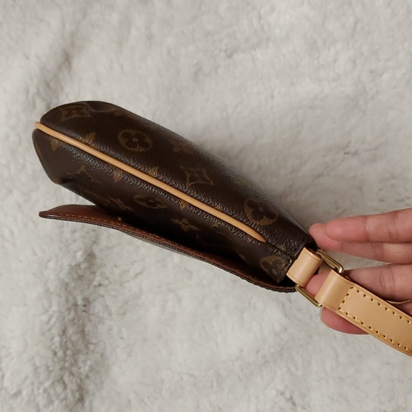 Lv Shoulder Bag - Picture 2 of 16